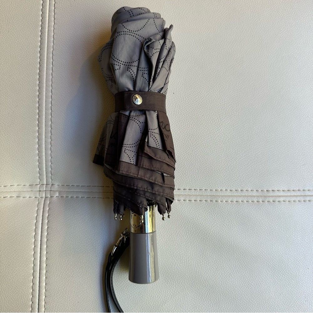 Coach Umbrella Gray Circle Logo Pattern - image 3